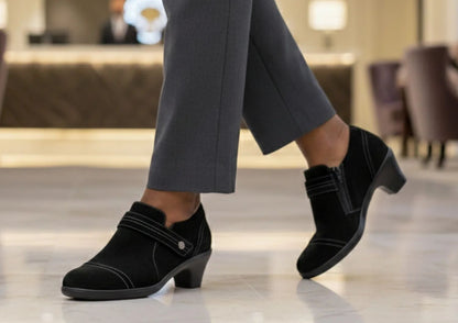 Nürnberg – Samtweiche Eleganz in tiefem Schwarz