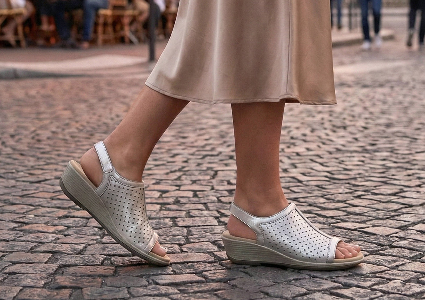 Düsseldorf – Schimmernde Eleganz in metallic Platin